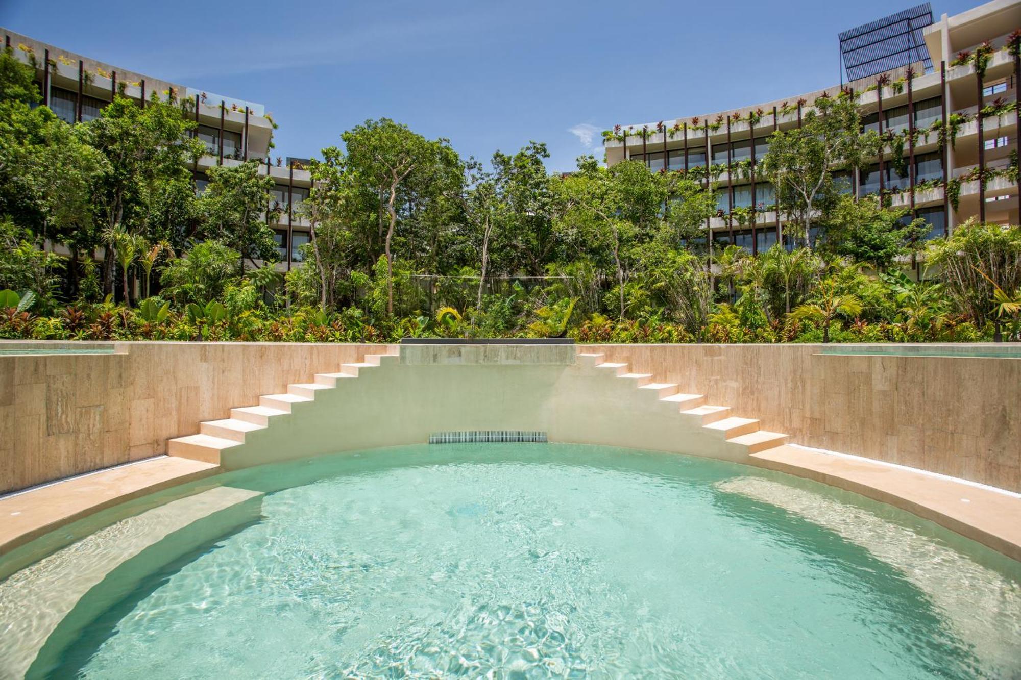 Cozy In The Jungle, Balcony And Pool View Apartment *